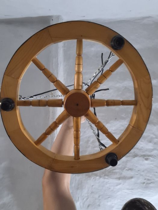 Lustră rustică ideală pentru foișor sau terasă