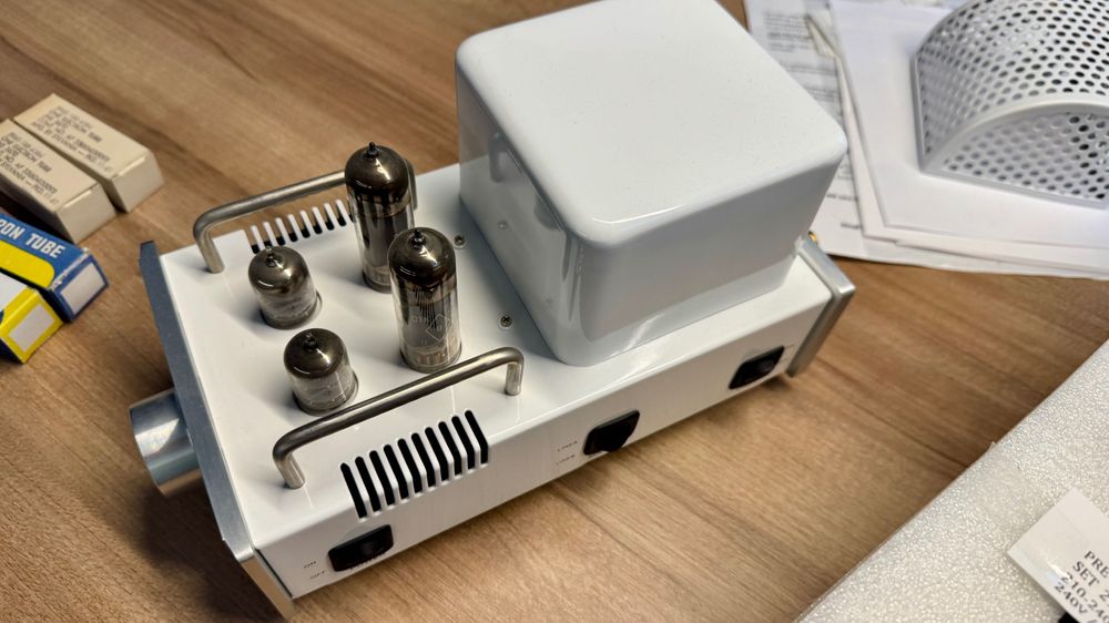 GLOW Amp One SET Amplificator pe lampi + bonus DAC