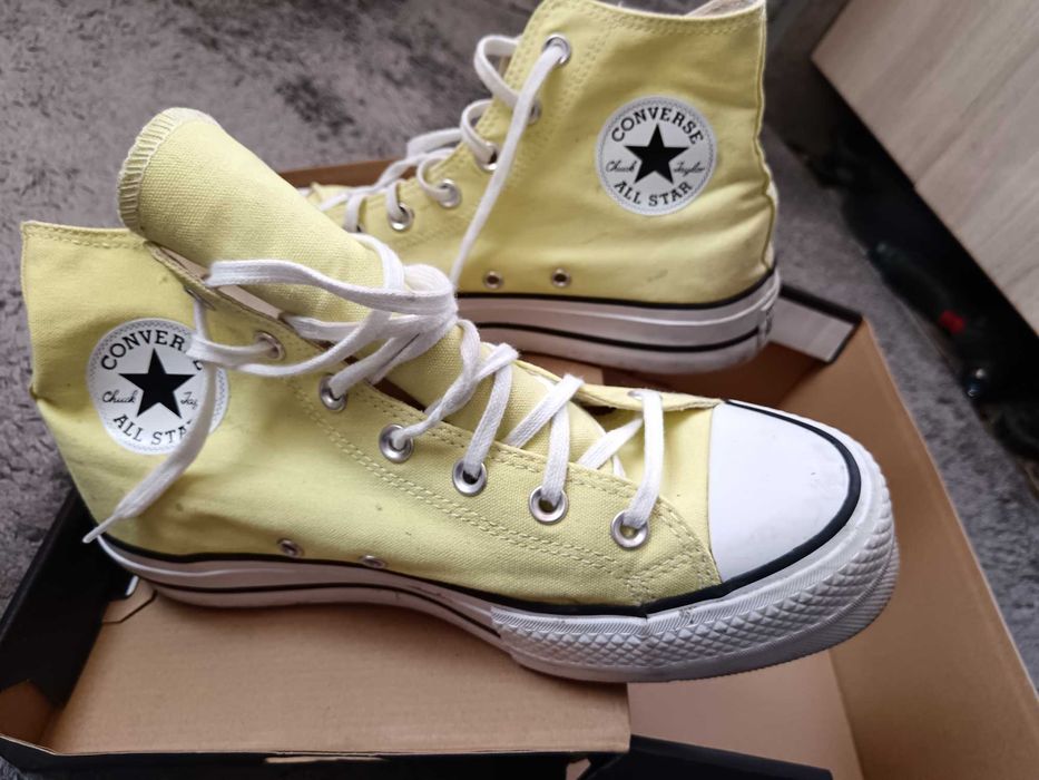 Converse galbena.marimra 40...41