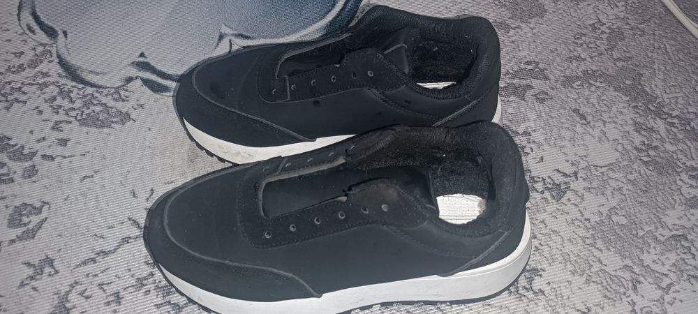 Кроссовки женские