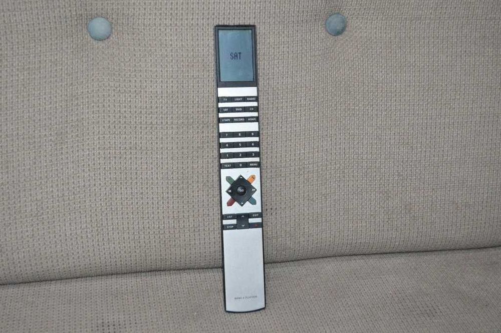 Telecomandă originală Bang & Olufsen Beo4 | Display perfect, carcasă aluminiu