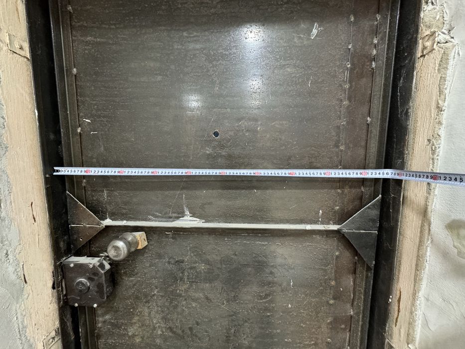 Входная железная дверь