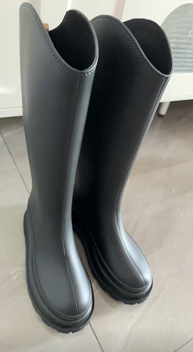 Продам резиновые сапоги