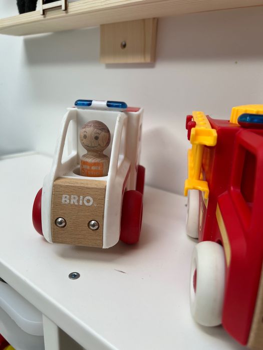 Set jucării mașinuțe Brio (ambulanța, politie, pompieri, etc)