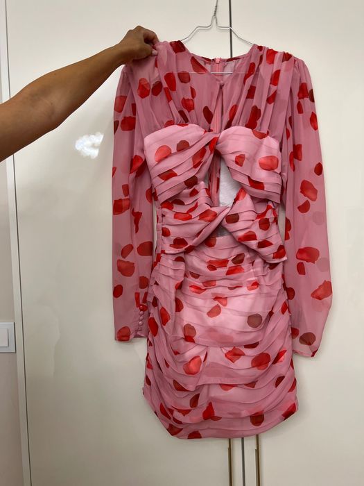 Продавам дамска рокля по тялото