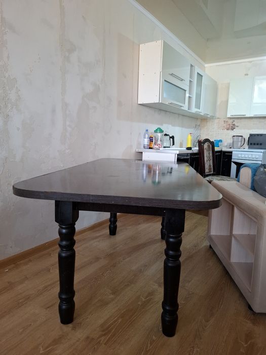 Продам срочно хороший стол