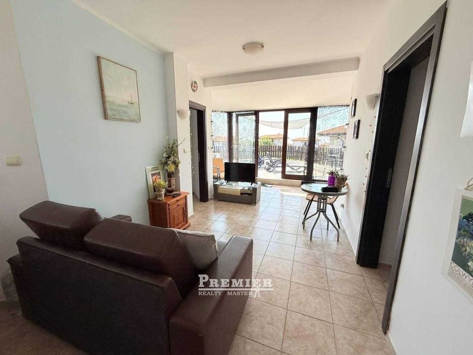 Двуетажна самостоятелна къща