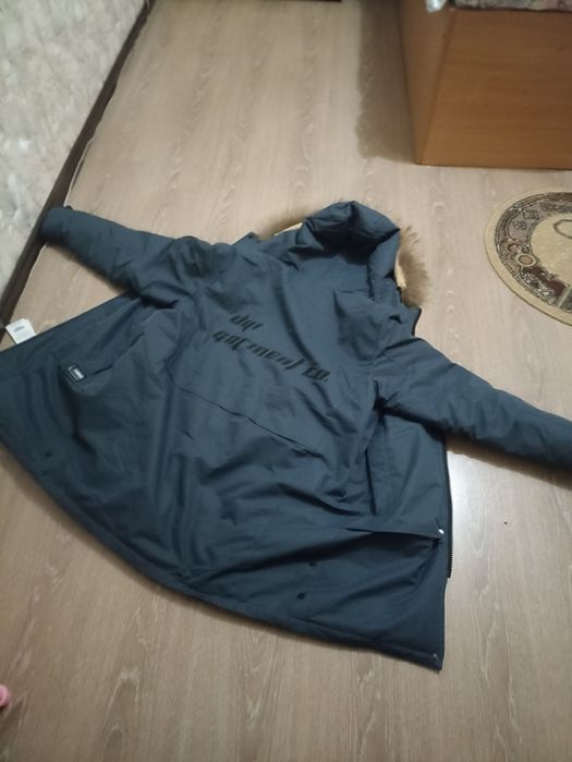 Продам детскую куртку