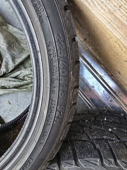 Vând 2 bucăți 225/40/18