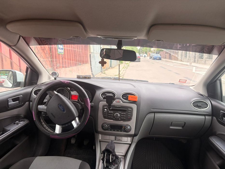 FORD Focus 2010 — imagine 5