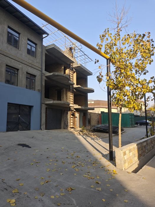 Участок 14 соток +Коробка 230 квм  ул Махтумкули.