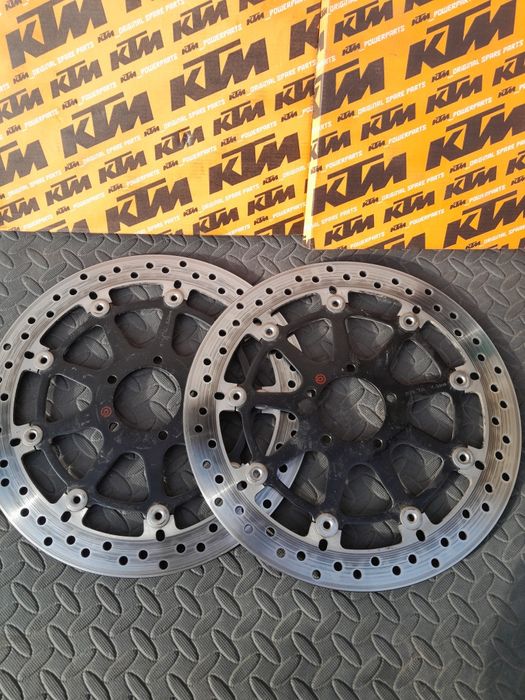 Продам передние тормозные диски для мотоцикла KTM SuperDuke.