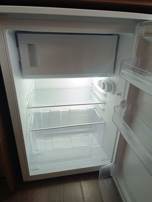 Нов малък хладилник