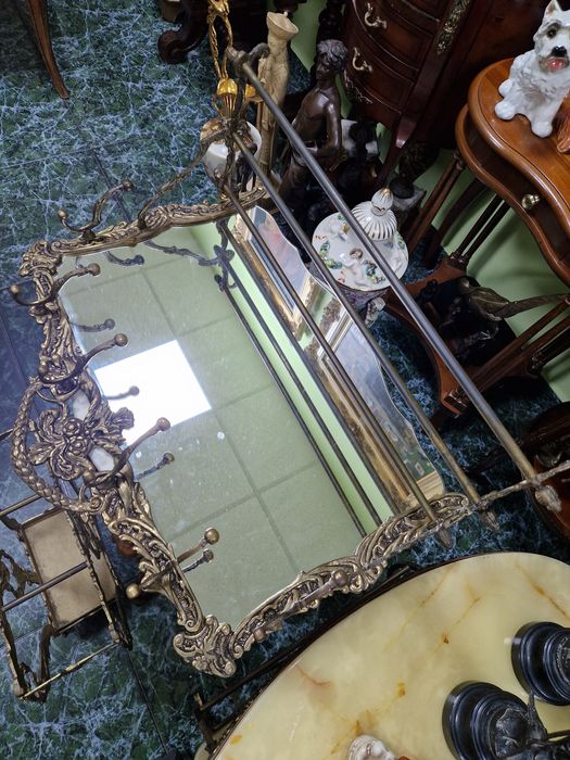 Стара уникална  английска бронзова закачалка с огледало и чадърник