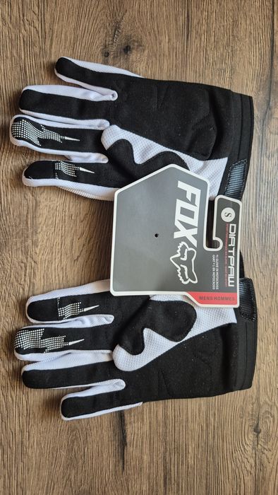 Продам перчатки Fox!