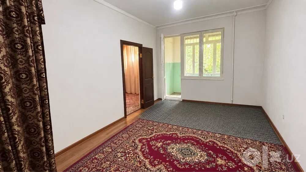 СРОЧНО !! Продается квартира в Яшнабаде 1/2/5 ( 33 кв/м ) Мас Панелный