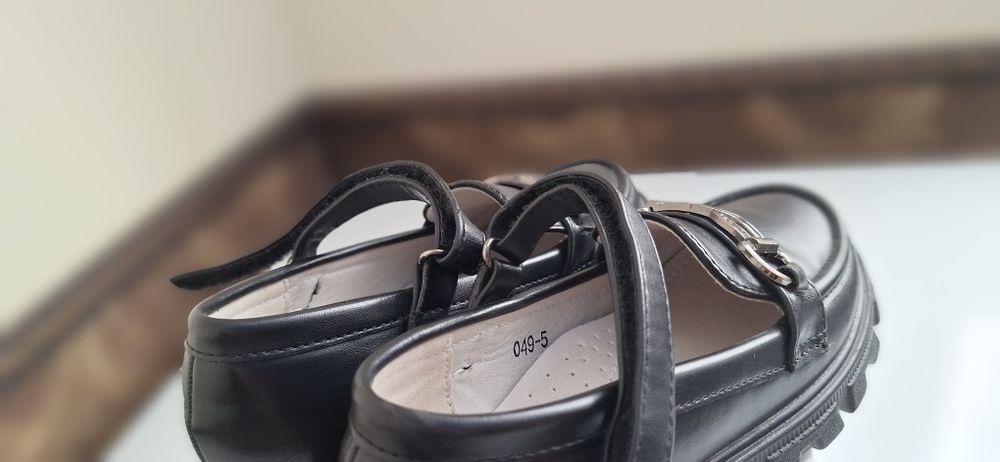 2 пары туфлей на девочку