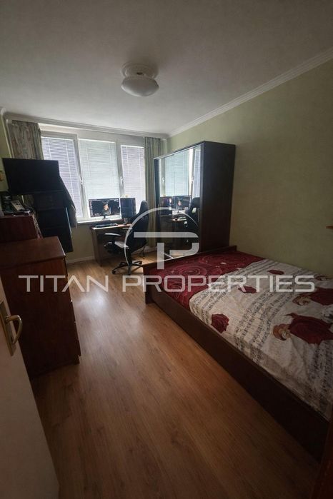 Тристаен за продажба в кв.Красна поляна 1