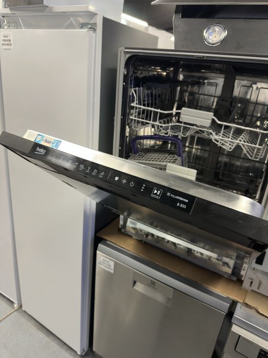 Maşină de spălat vase complet încorporabilă Beko BDIN28423