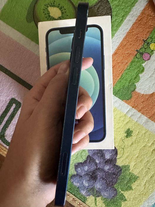 Продам айфон 12,64гб