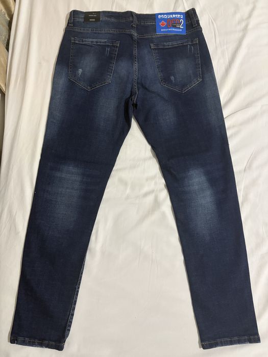 Blugi Dsquared2 , noi cu eticheta