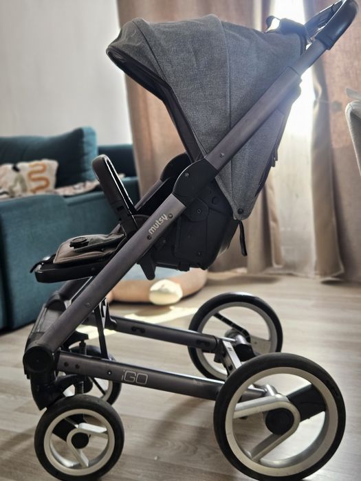Vând carut  bebe 2 in 1