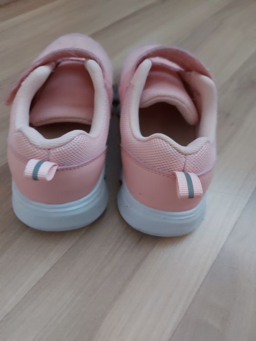 Кроссовки б/у для девочки, 30-31 размер