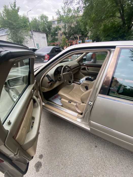 Машина Mercedes 140