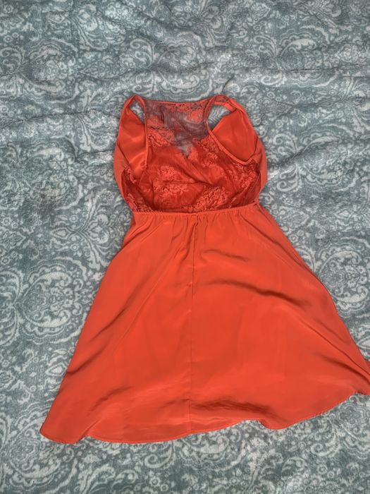 лятна рокля stradivarius S и дълга рокля Mango S