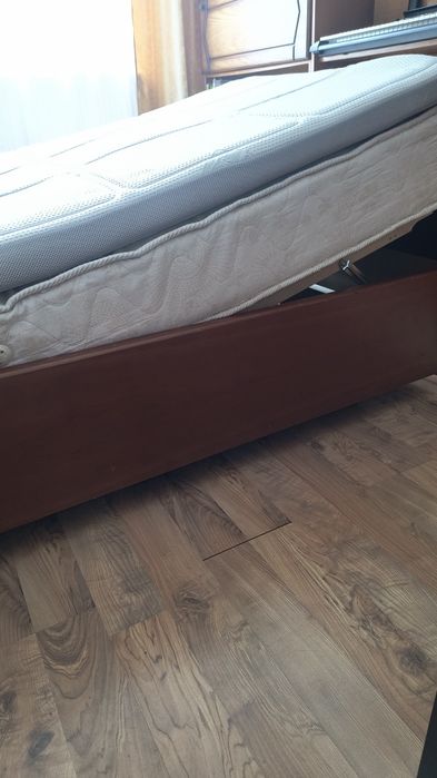 Vând pat matrimonial