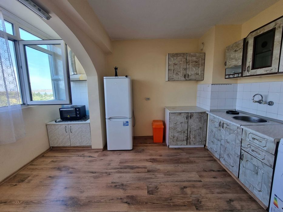 Дава се под наем Тристаен апартамент в Бургас, Изгрев - 80 кв.м за 153 € - Снимка #4