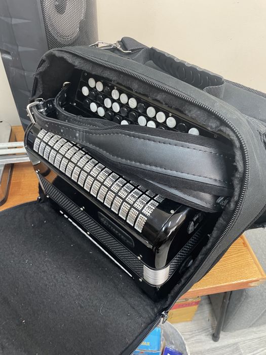 Продам баян Юпитер 1Д