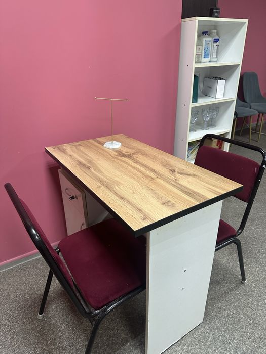 Продам Маникюрный стол со стульями