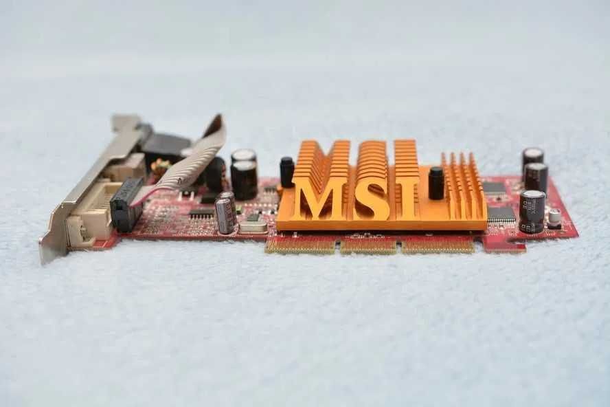 Card video MSI GeForce FX 5200 128MB DDR AGP 4X/8X