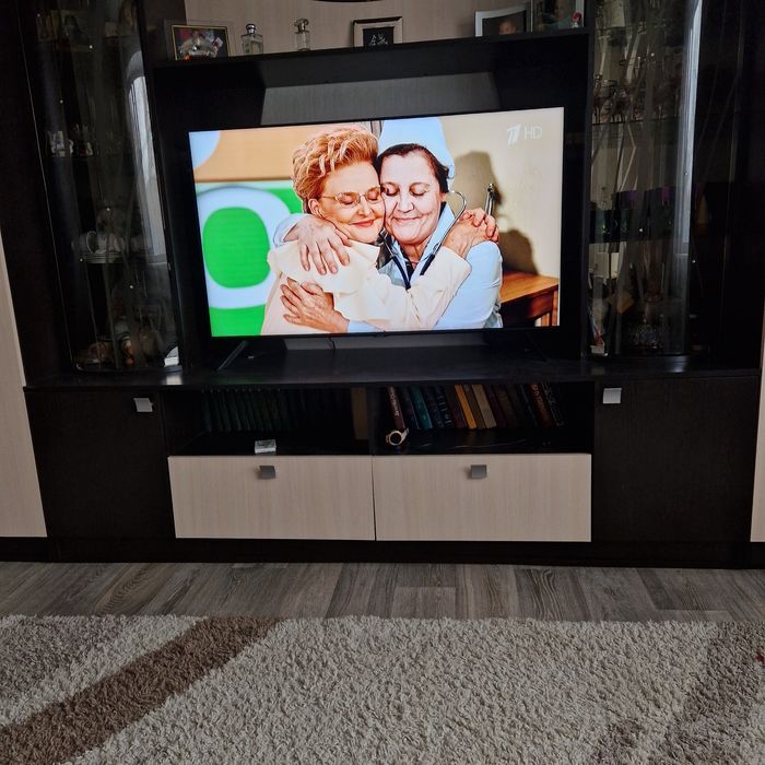 Продам телевизор самсунг Qled, 50 '',