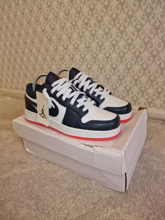 Кроссовки и кеды Adidas,Nike.