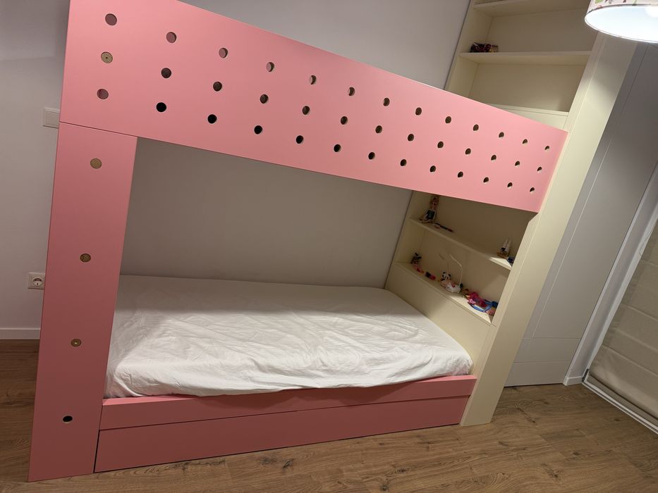 Vand pat etajat camera copii