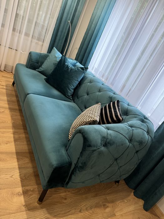 Удобен диван с кресло