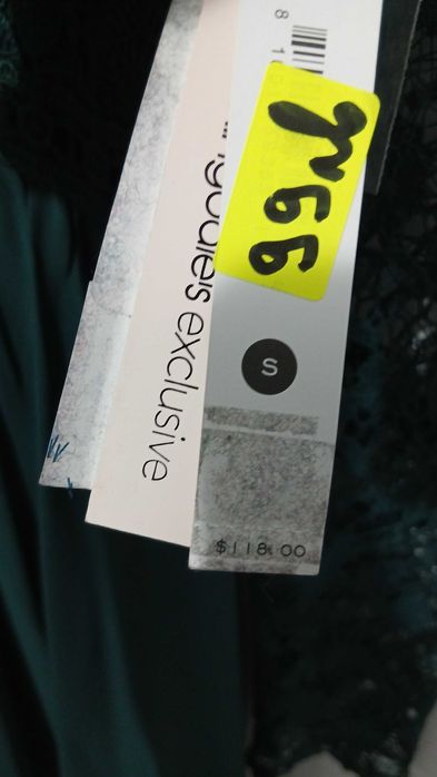 Елегантна рокля в тъмно изумрудено зелено с дантела и шифон – AQUA,