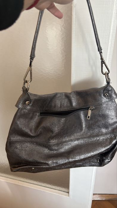 Дамска чанта от естествена кожа сива металик