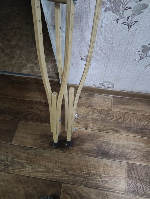 Продам медицинские костыли