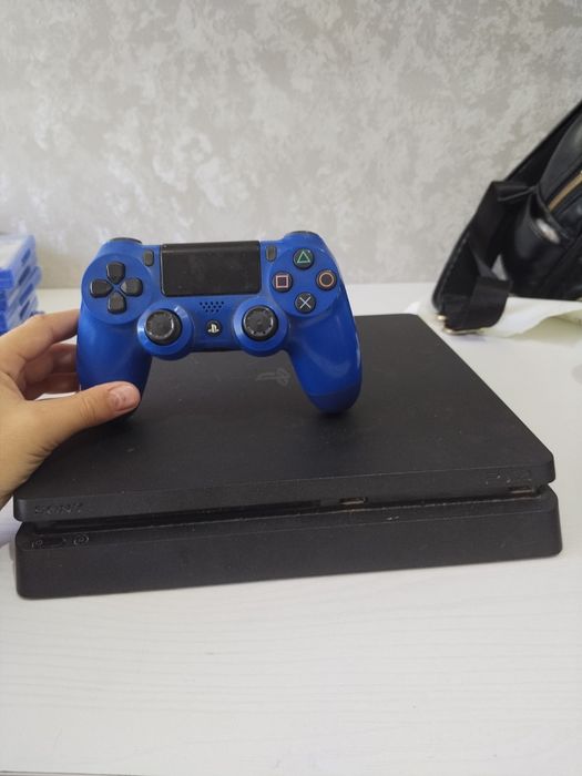Playstation 4 slim