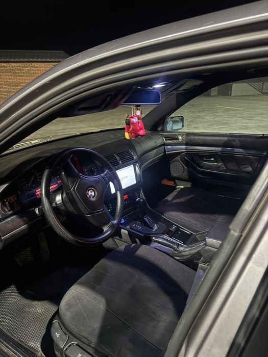 Автокөлік BMW 523