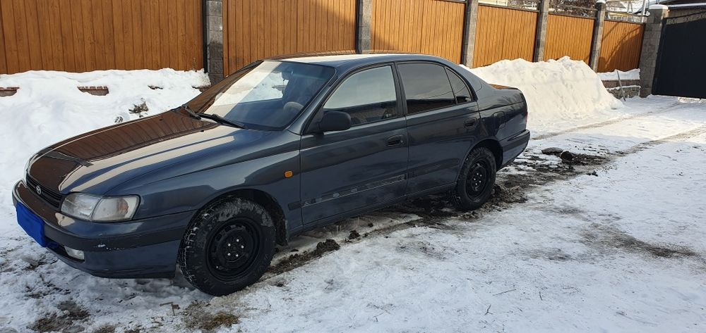 Продам машину тойота карина е