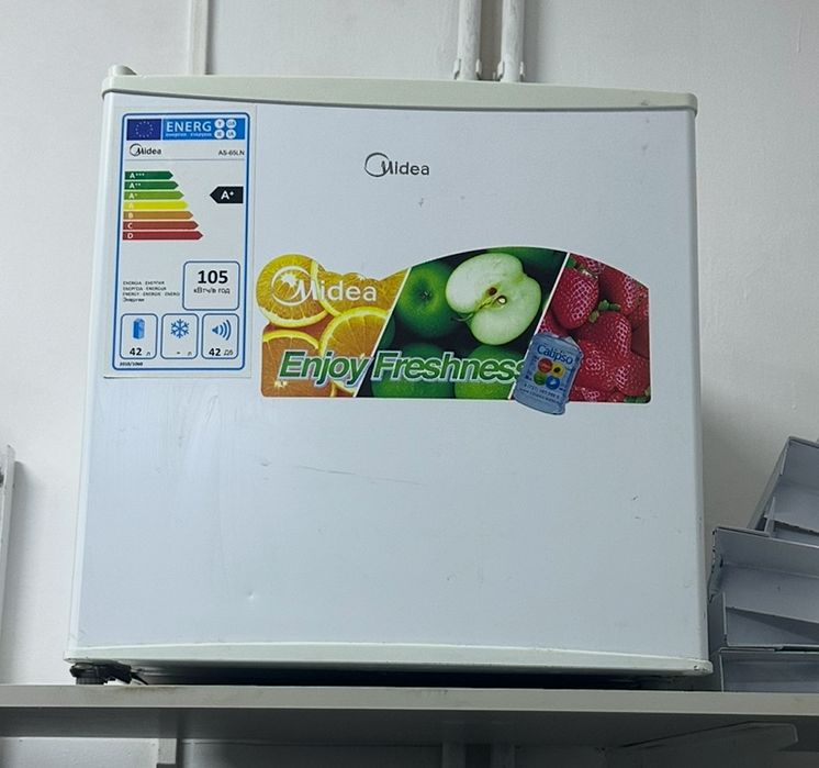 Продам мини холодильник Мидеа