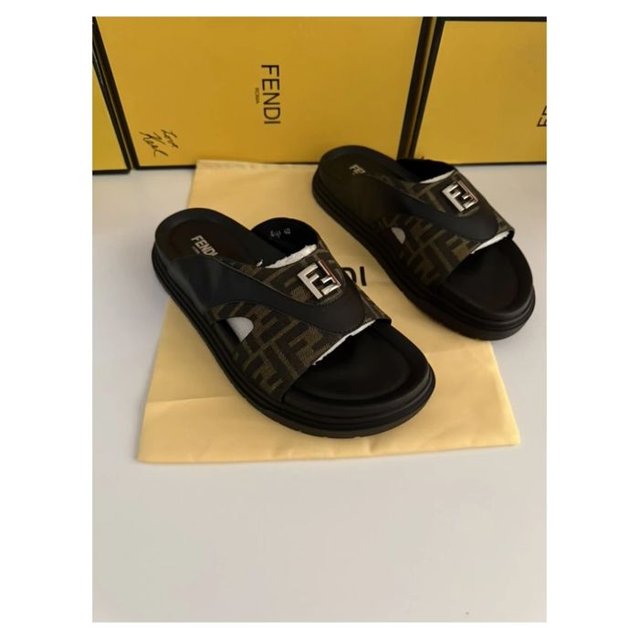 Fendi FF Logo Slides / Black & Brown