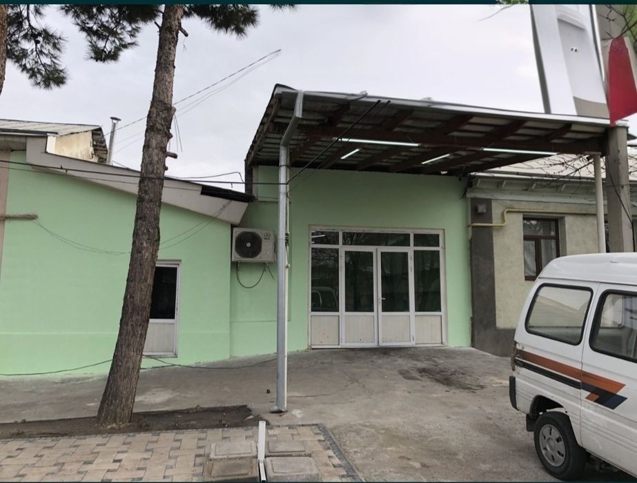 Сдается место 85кв магазинного типа 24/7