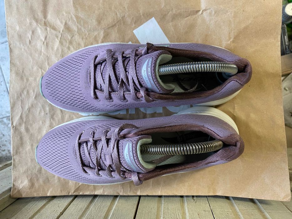 ''Skechers Arch Fit''оригинални маратонки 40 номер