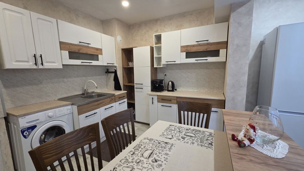 Дава се под наем Тристаен апартамент в Радомир - 90 кв.м за 398.82 € - Снимка #2