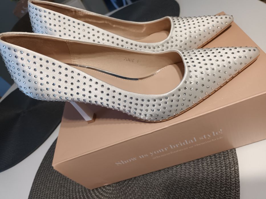 Vand pantofi de mireasă marimea 39